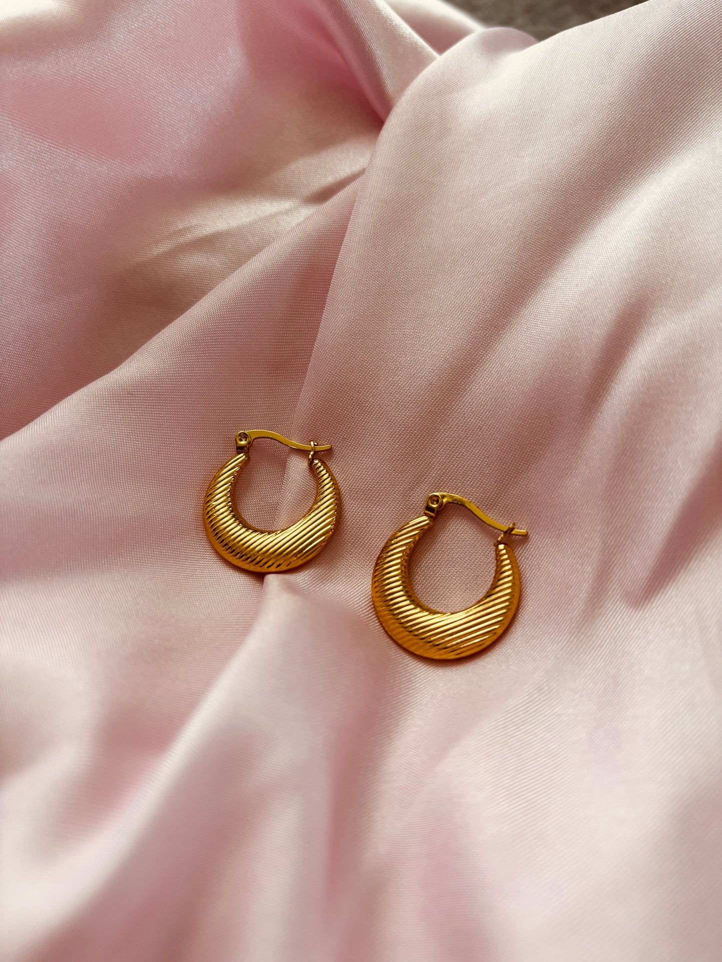 Julietta Hoops