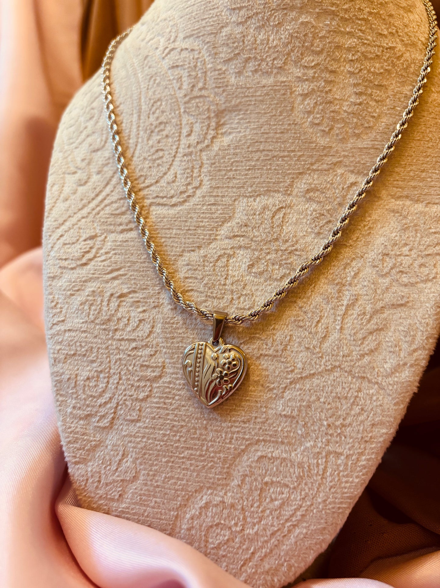 Amor Platonico Necklace