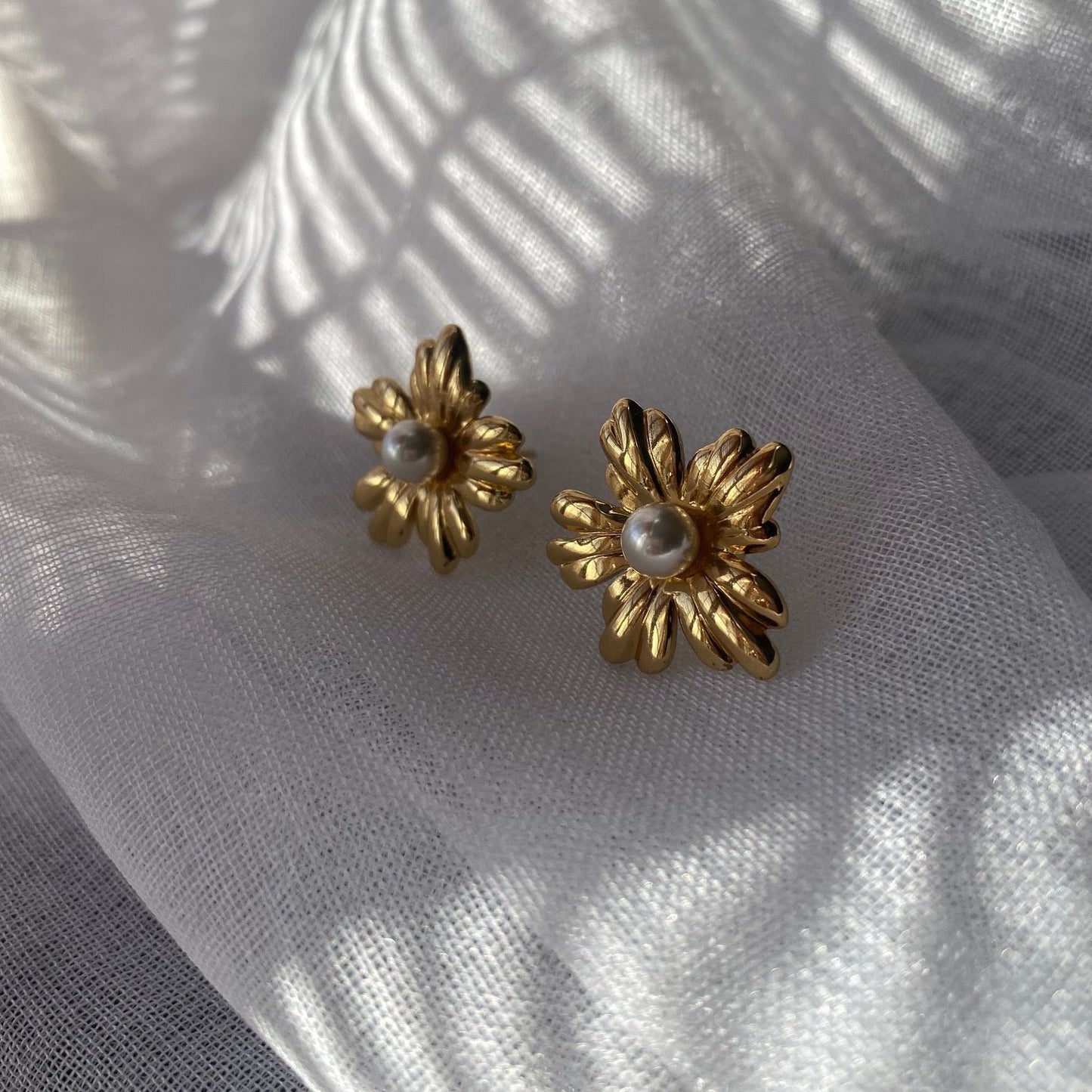 Evelina Studs